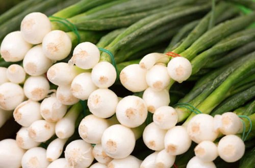 Həbsxanaya göy soğanın içində narkotik keçirmək istədi - FOTO