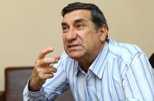 Koronavirusa yoluxmuş Arif Quliyevin xəstəxanadan görüntüləri yayılıb – VİDEO