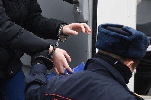 Azyaşlı övladları ilə porno çəkən rusiyalı qadın həbs olunub