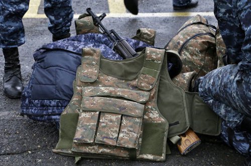 Грузия почти месяц не пропускает фуры с бронежилетами из РФ в Армению