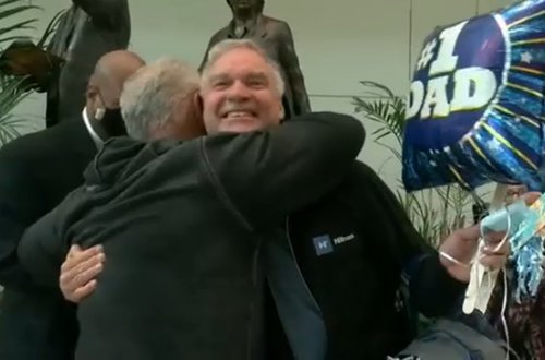 Ata 57 il öncə övladlığa verilən oğlu ilə ilk dəfə BELƏ GÖRÜŞDÜ - FOTO-VİDEO