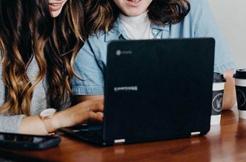 Xanım müəllim əxlaqsız videosuna görə işdən qovuldu - Şagirdləri üzə çıxarıb