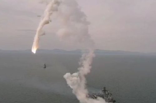 Rusiyada uğursuz hərbi sınaq: Raket buraxıldığı gəminin yanına düşdü - VİDEO