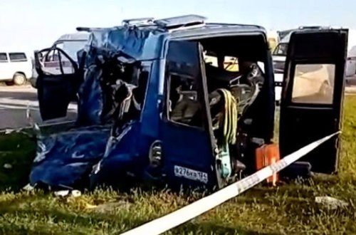 Rusiyada uşaqlarla dolu mikroavtobus “Kamaz”la toqquşub: Beş ölü, yeddi yaralı – VİDEO