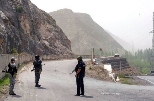 Кыргызстан и Таджикистан отвели войска от границы