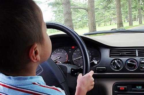 Sükan arxasına keçən azyaşlı anasını öldürdü