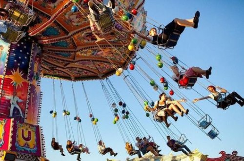 Attraksionun qəfil dayanması ilə uşaqlar bir-birlərinə çırpıldı: Səkkiz yaralı - VİDEO