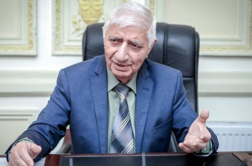 Fikrət Qoca vəfat edib