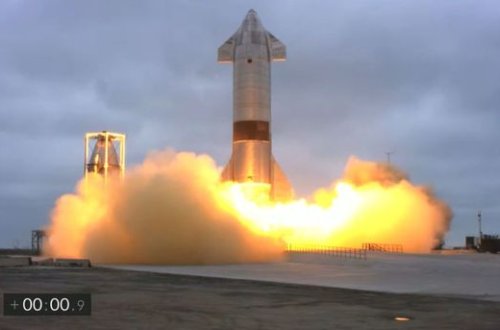 İlon Maskın kosmik gəmisi nəhayət uğurlu eniş edə bildi - VİDEO