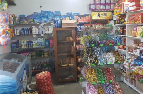 İki qardaş mağaza sahibinin qollarını bağlayıb soyğunçuluq etdilər - FOTO