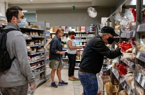 Власти США хотят ввести скидки для привившихся от COVID-19