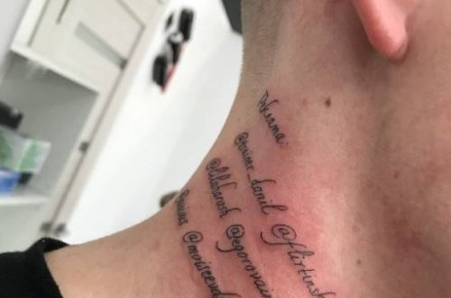 Rusiyalı bloqer boynunu reklam yeri kimi satdı – FOTO