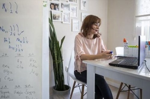 Türkiyədə onlayn dərsdə şagirdləri iştirak etməyən müəllimlərin maaşı kəsilir