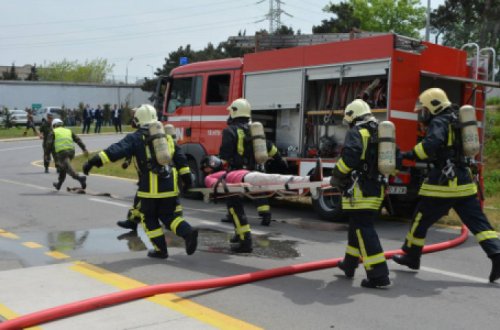 SON DƏQİQƏ! Bakıda yaşayış binasında yanğın - XƏSARƏT ALANLAR VAR