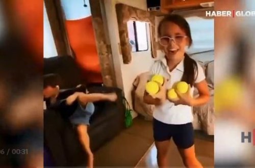 Balaca qız tennis toplarıyla şou göstərdi – VİDEO