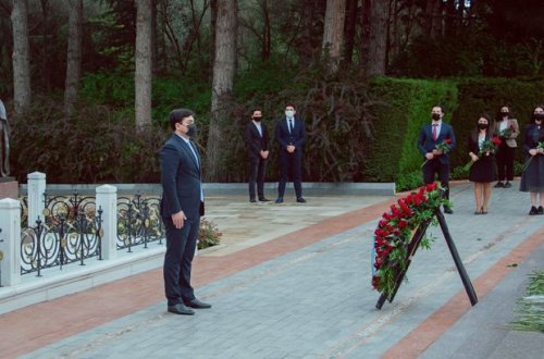 Davamçılar Fəxri xiyabanda və “Şöhrət” muzeyində olub - FOTO