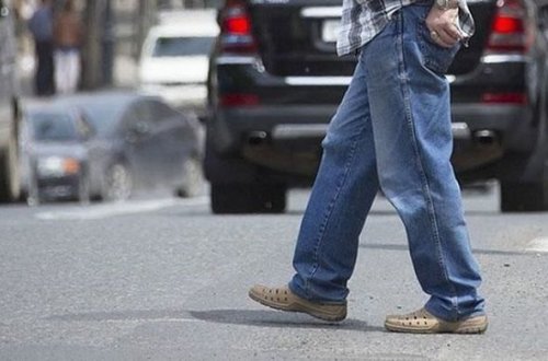 В Баку автомобиль сбил 37-летнего пешехода