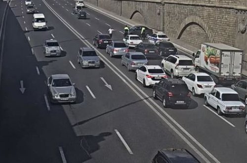 Sürücülərin nəzərinə: Bakıda qəza sıxlığa səbəb oldu - FOTO