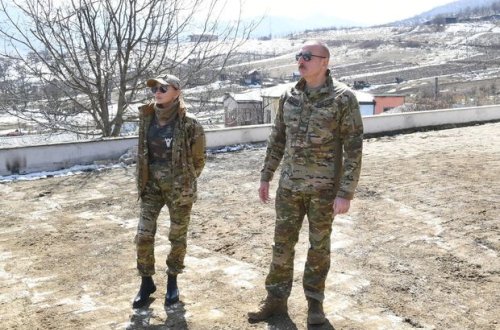 Ильхам Алиев и Мехрибан Алиева отправились в Шушу - ВИДЕО