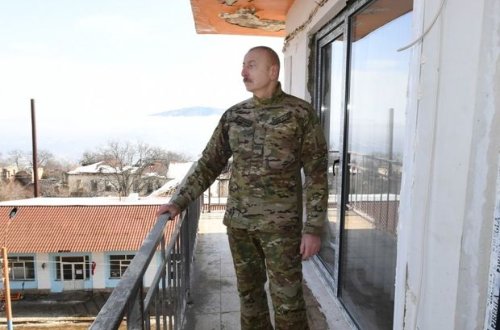 Prezident Şuşada bərpa edilən “Xan qızı” bulağında olub