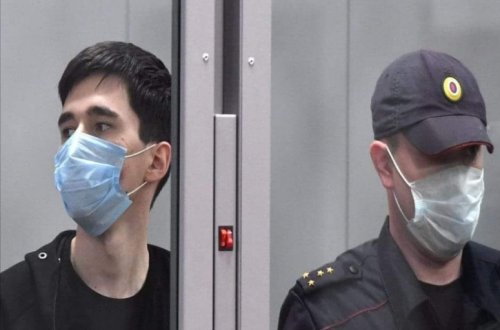 Kazanda orta məktəbə silahlı hücum edən şəxs törətdiyi cinayəti etiraf edib