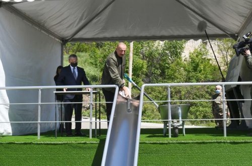 İlham Əliyev Şuşada 1 saylı ümumtəhsil məktəbinin təməlini qoyub