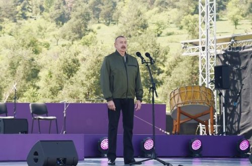 İlham Əliyev Şuşada xan qızı Natəvanın sarayına baxış keçirib