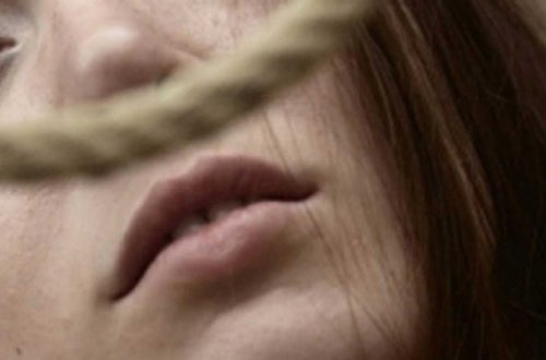 20 yaşlı tələbə özünü asdı