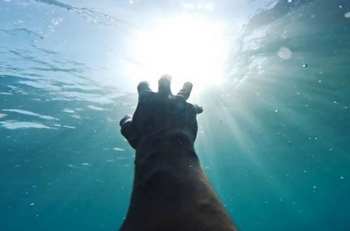 Bakı bulvarında intihara cəhdin qarşısı alındı