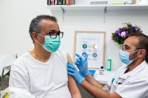 ÜST rəhbəri peyvənd vurdurdu - FOTO