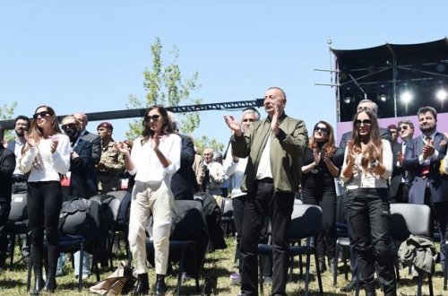 Mehriban Əliyeva “Xarıbülbül” festivalının qala-konsertindən paylaşım etdi - VİDEO