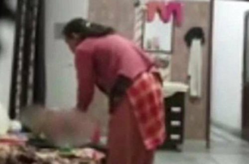 DƏHŞƏT ! Dayə körpə uşağı amansızca döyür +18 VİDEO