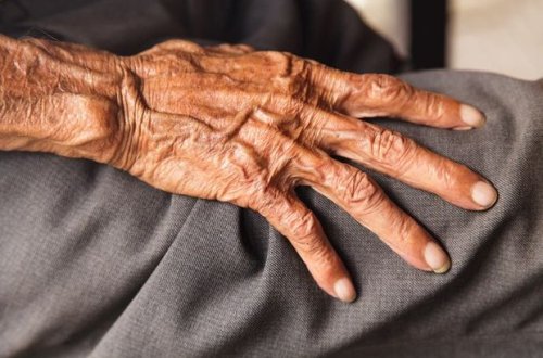 Azərbaycanda 85 yaşlı kişi intihar etdi