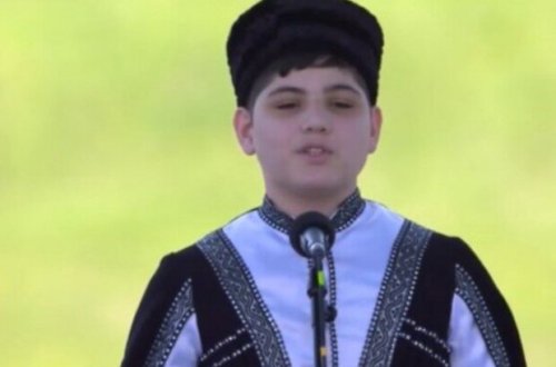 Prezidenti kövrəldən gənc xanəndə GÖRÜN KİMİN OĞLUDUR - VİDEO