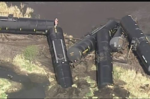 ABŞ-da xlorid turşusu daşıyan qatar relsdən çıxıb - FOTO/VİDEO