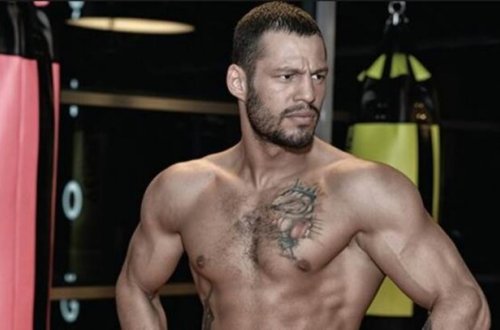 Pula görə arvadını hovuza atdı - Video