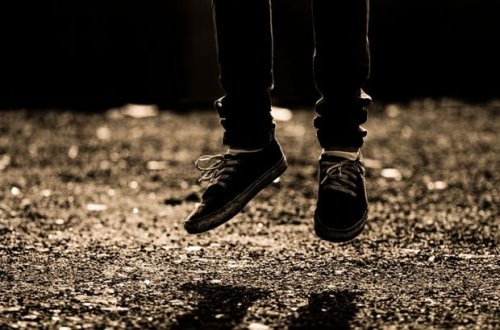 Kişi özünü Bakının mərkəzində asdı