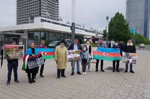 Almaniyada yaşayan azərbaycanlılar etiraz aksiyası keçirib