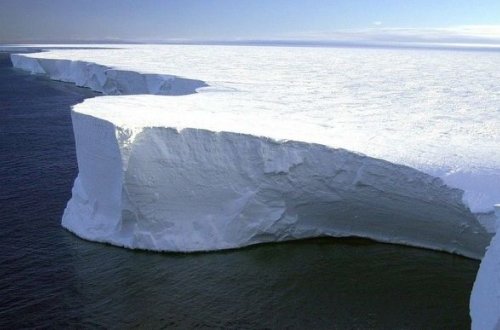 Dünyanın ən böyük aysberqi Antarktidadan ayrıldı - FOTO