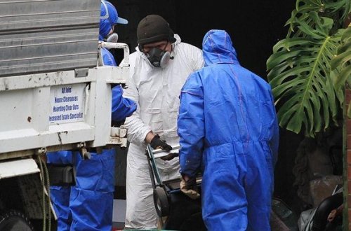 Avstraliyalı 15 il meyitlə birlikdə yaşayıb