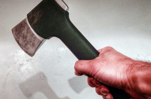 Həbsxana yoldaşını evində baltaladı - Sumqayıtdakı qətlin təfərrüatı