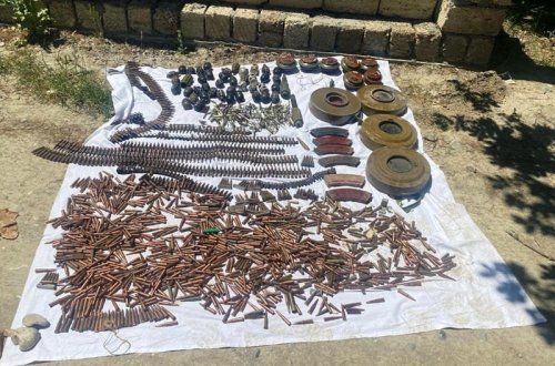 Qəbiristanlıqdan xeyli silah-sursat aşkarlandı - VİDEO - FOTO