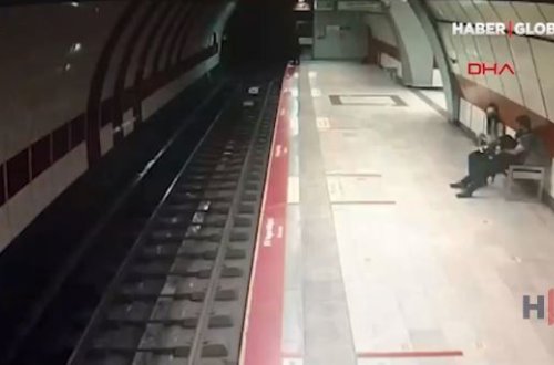 İstanbul metrosunda dəhşət: Qadın özünü qatarın altına atdı – VİDEO