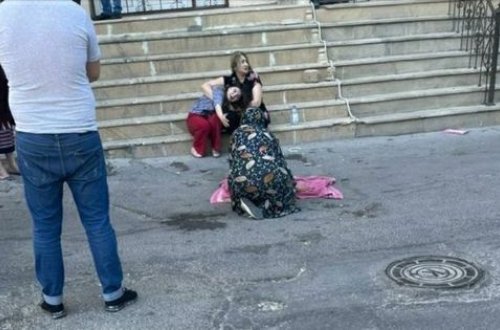 Bakıda azyaşlı çoxmərtəbəli binadan yıxıldı - FOTO