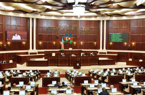 Замглавы отдела Милли Меджлиса освобожден от должности