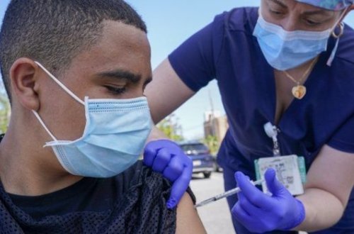 ABŞ-da koronavirus peyvəndi vurduran yeniyetmələrdə ürək problemi yaranır