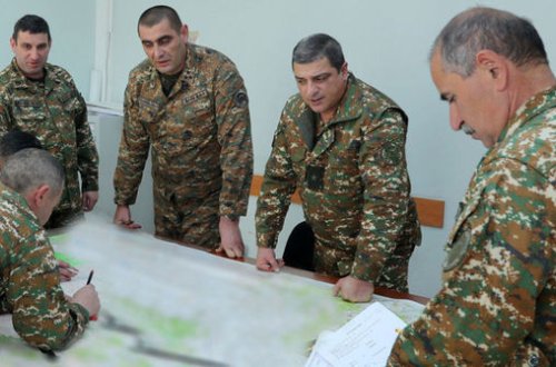 Ermənistan hökuməti hərbçiləri yeni vəzifələrlə ələ almağa çalışır