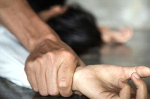 Evli qadın kabus yaşadı - Yardım istədiyi həkimlər təcavüz etdilər