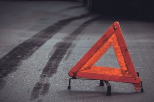 В Бинагадинском районе столкнулись два автомобиля: есть пострадавший