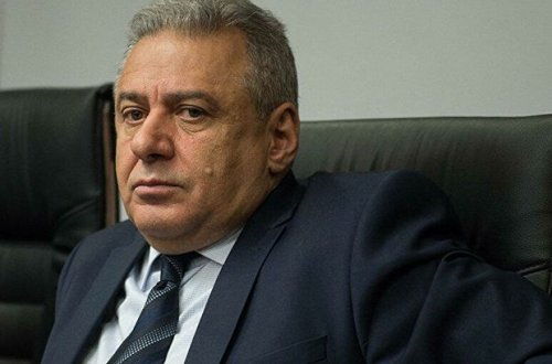 Ermənistan müdafiə naziri Moskvaya qaçdı